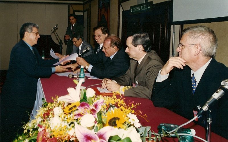 Diploma AEXPI de manos del Prof. Ivo Pitanguy
