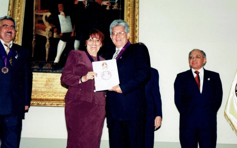 Diploma 35 años de ejercicio profesional Colegio Médico del Perú