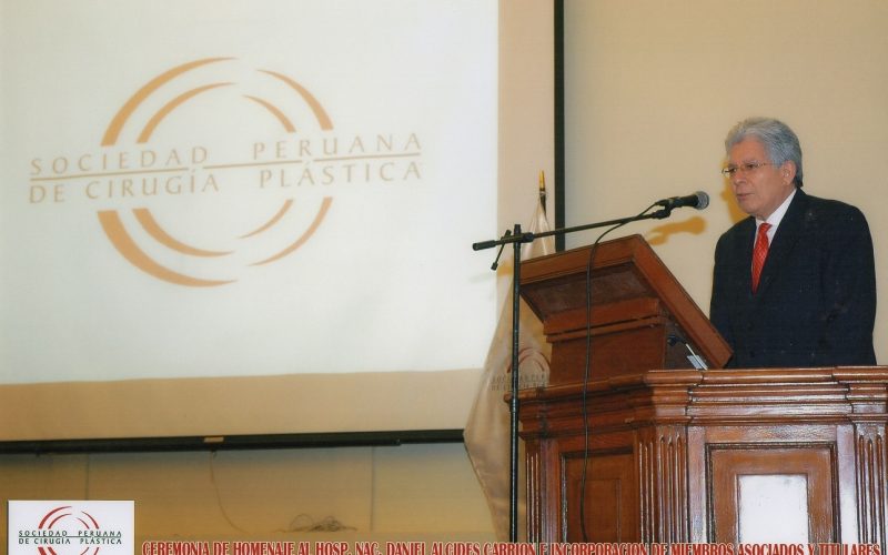 Conferencia sobre Cirugía Estética de Mamas